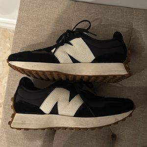 New Balance 327 women’s black sneaker size 9